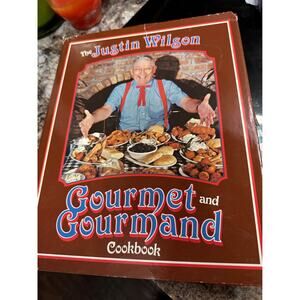 Justin Wilson Gourmet and Gourmand Cookbook,Portraits Of New Orleans